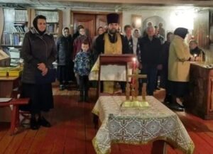 "В День памяти и скорби настоятель Казанского храма с. Царёво протоиерей Андрей Стаценко совершил заупокойную литию о жертвах Великой Отечественной войны"